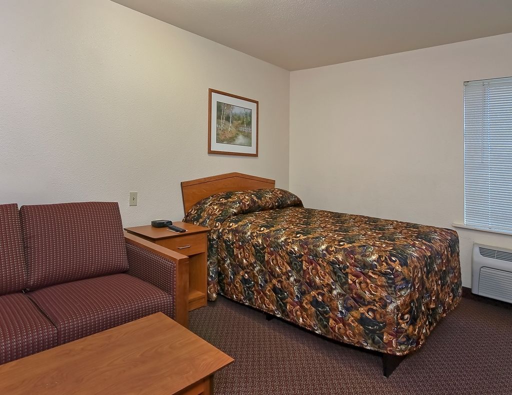Woodspring Suites Greenville Simpsonville Room photo